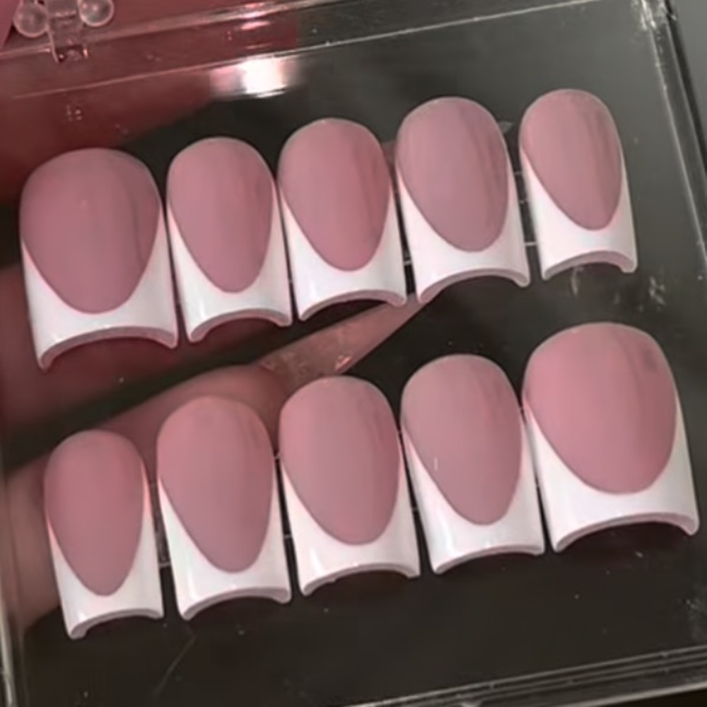 Pink Press-On Nails Set
